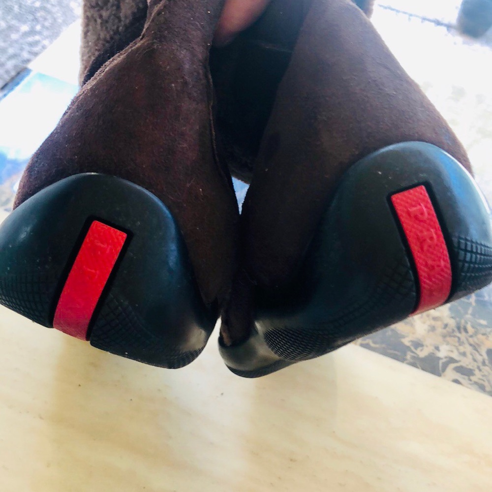 Gorgeous PRADA Suede and shearling boots - Picture 3 of 8